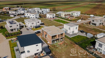 Bosen Realicity / 5 izbová rodinná vila pri jazere v Seeresi - 7