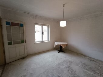 Na predaj rodinný dom + podnikateľský objekt v obci Chotín - 7