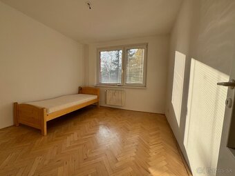 - ponúkame na predaj slnečný 2-izbový byt - 7