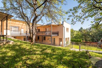 Exkluzívne na predaj krásny rodinný dom so 4mi apartmánmi s - 7