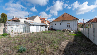 Starší rodinný dom s ideálnym pozemkom v pokojnej rodinnej o - 7