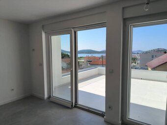 CHORVÁTSKO - Trojpodlažný apartmán s bazénom - TRIBUNJ - 7