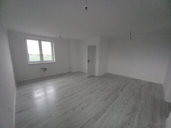 Predaj 3-izbový byt +záhradka ,Topoľčany -Kamanová,posledný - 7
