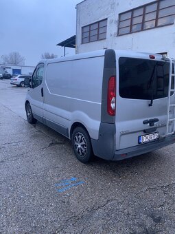 Opel Vivaro 2.5 - 7