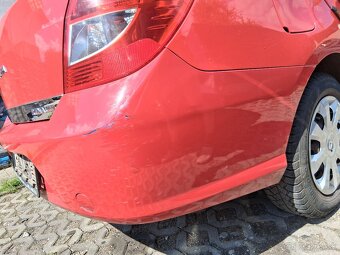 Predam zadný nárazník na renault Thália 1.2 55kw rok 2011 - 7