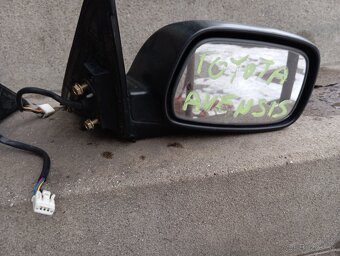 Predám spätné zrkadlo na toyota avensis rok vyroby 2001 - 7
