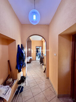 Ponúkame Vám na predaj rodinný dom s veľkým pozemkom v meste - 7