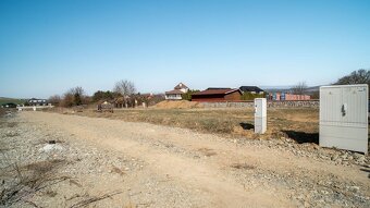 Na predaj slnečný stavebný pozemok s možnosťou výstavby - Hr - 7