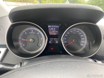 Hyundai i30 CW 1,6 crdi Family - 7