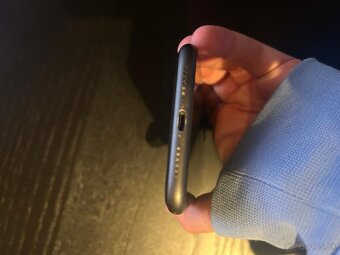 Apple iPhone 11 128GB - 7