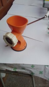 Retro funkčné mlynčeky na mak a rezance , odšťavovač - 7