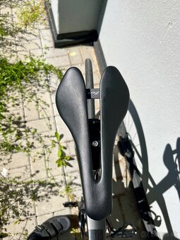 NOVÝ NEJAZDENÝ AERO BICYKEL GUSTO DURO EVO DB 2025 - 7
