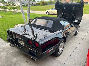 1986 Chevrolet Corvette C4 official pace car - 7