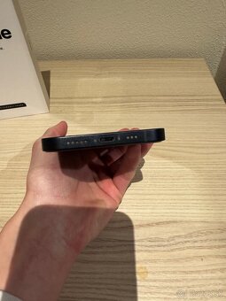 Predám IPhone 12 - 7