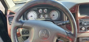 Mitsubishi Pajero - 7