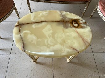 Staré sedenie so stolíkom. - 7