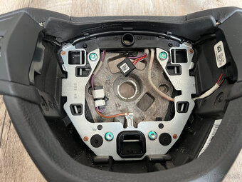 BMW F10 LCI Volant - 7