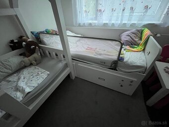 Biela rozkladacia posteľ s úložným priestorom a matracom . - 7