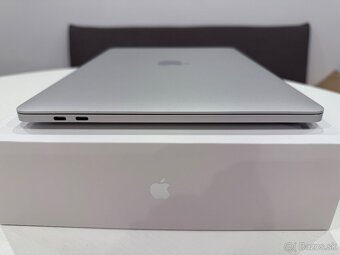  MacBook Pro 13" M2 chip 24GB/2TB Strieborný SK - 7