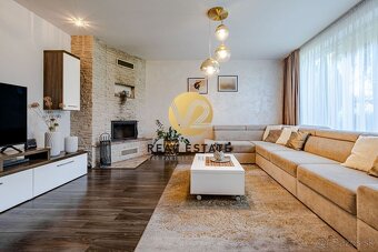 NA PREDAJ 5I  RODINNÝ DOM S BAZÉNOM, 10 MIN DO CENTRA NITRY - 7