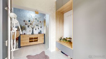 🏡 Nadštandardný 4-izbový rodinný dom s bazénom, zimnou teras - 7