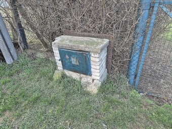 Na predaj rovinatý oplotený stavebný pozemok, obec Košolná - 7