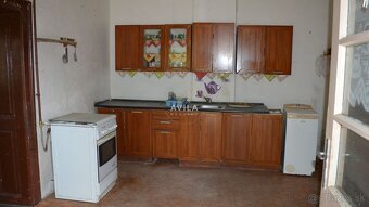 NA PREDAJ: starší 4izbový rodinný dom s pozemkom 655m2 - Jel - 7