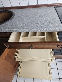 Masívna kuchynská linka z Nemecka so spotrebičmi - 7