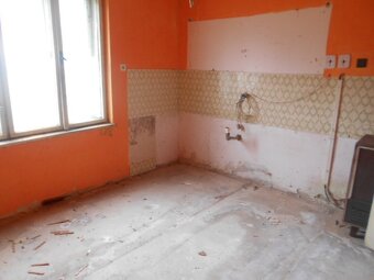 Na predaj RD s 2 menšími bytovými jednotkami na prerobenie - 7