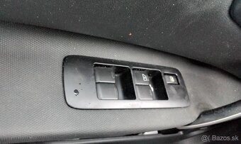 Nissan Qashqai 2.0i 2013 4X4 predám MOTOR MR20 BENZÍN, KAPOT - 7