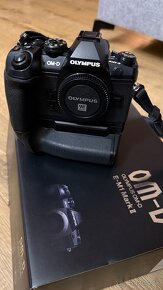 Olympus E-M1 II + HLD-9 + Voigtländer Nokton 25mm f/0,95 - 7