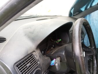 Predám predný a zadní nárazník golf 4 variant - 7