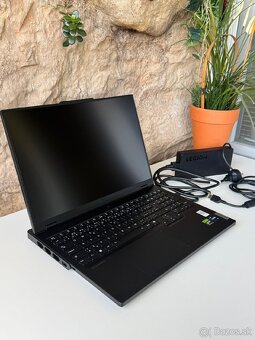 Lenovo Legion 7 Pro – RTX 4090 a i9-14900HX - 7