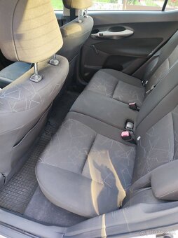 Predám Toyotu Auris 1,33 i - 7
