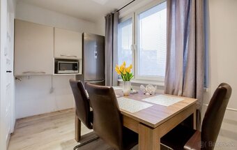 Veľký 3-izb. byt na A.KUBINU v Trnave, 82,5 m2, balkón - 7