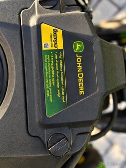 John Deere S240 – záhradný traktor - 7