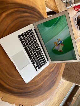MacBook Air 13" i5 240GB SSD, 4GB ram - 7