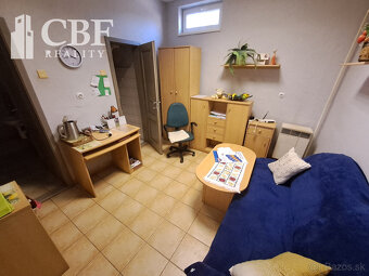 Na predaj nebytový priestor / obchod v centre obce Plešivec - 7