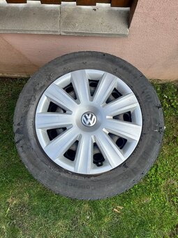 Predám plechové disky 205/60 R16 s original VW puklicami - 7