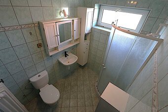 Rodinný dom vhodný na podnikanie  4 km od Piešťan. - 7