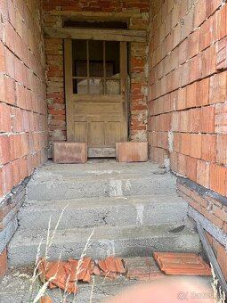 Rozostavaný rod. dom s garážou v obci Dolný Pial - 7