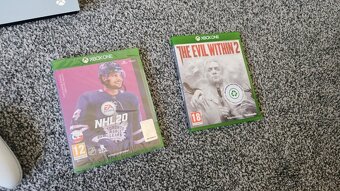 Xbox One S 1TB + joypad a hry - 7