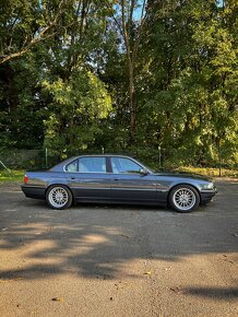 BMW 740iL E38 - 7