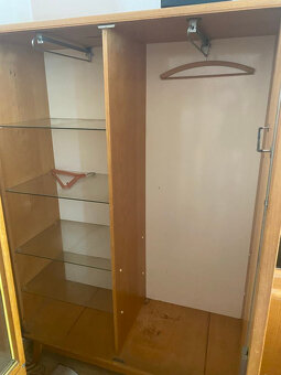 Obývacia stena + stolík + 4x stoličky + posteľ - 7