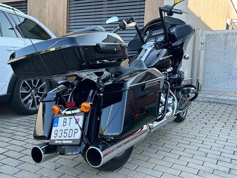 Harley Davidson Road Glide M8 - 7