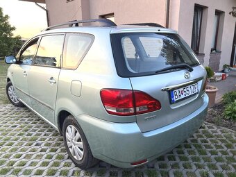 Toyota Avensis Verso 2.0 D-4D - 7