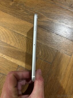 predám používany iphone se2020_ 64 GB - 7