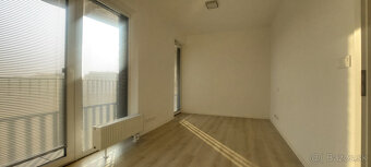 Krásny NEZARIADENÝ slnečný byt s terasou - 7