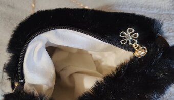 čierna plyšová kabelka - 7