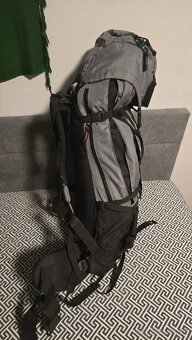Husky Guzzle 70L – Odolný turistický batoh na dlhé výpravy
- 7